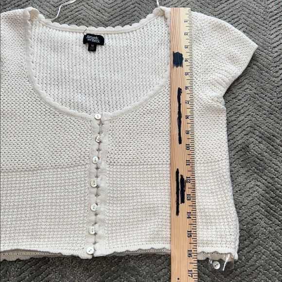 Beerty and Beck Women’s Button Front Knit Crop Top Cream Short Sleeve Cotton M - Picture 9 of 9